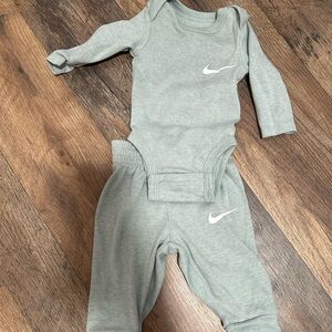 NIKE light green newborn set